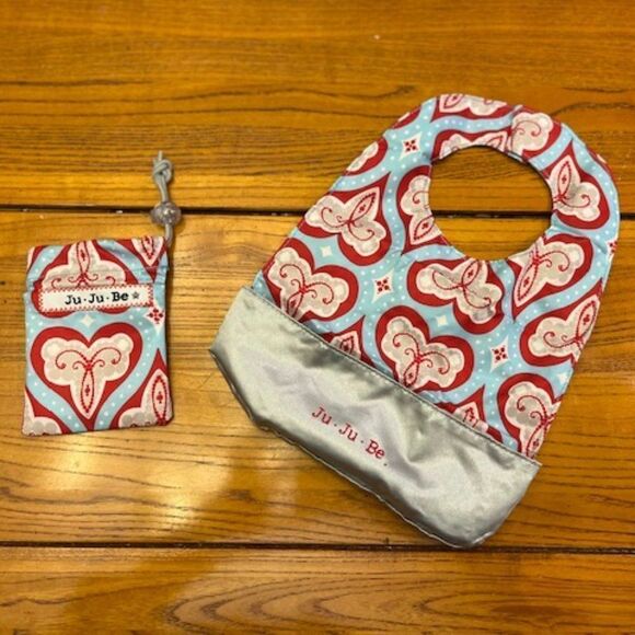 Ju-Ju-Be BeNeat Reversible Bib with bag - Sweethearts - Picture 2 of 2